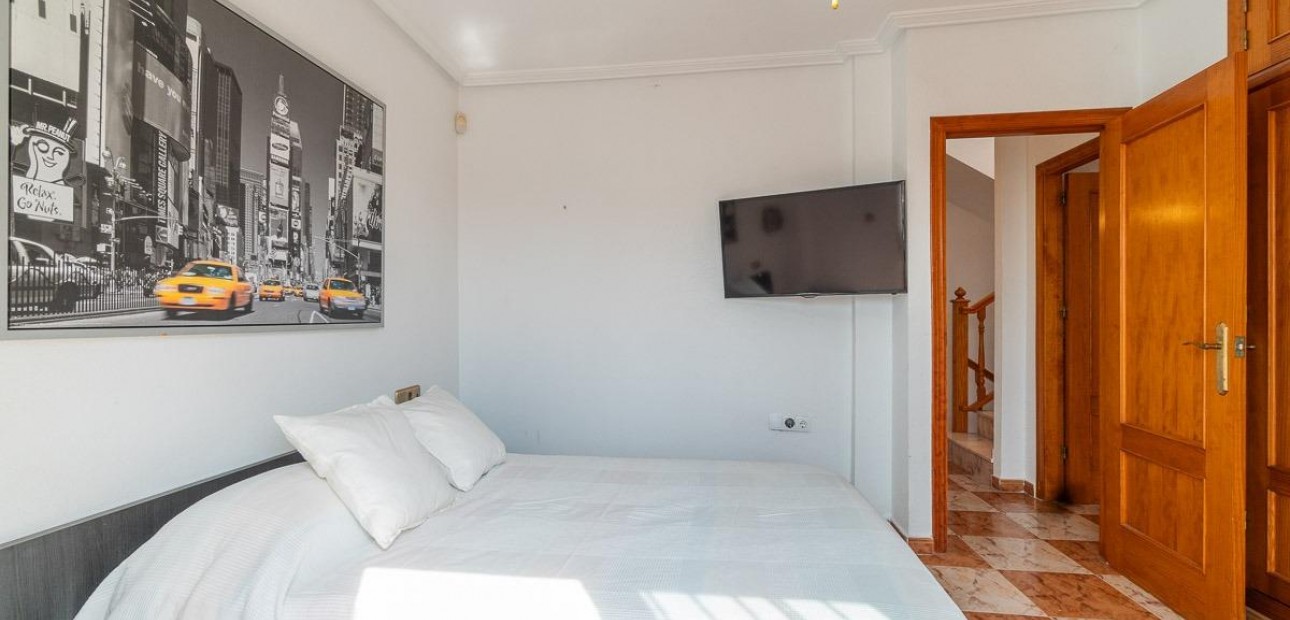 Venta - Terraced house -
Orihuela Costa - Los Dolses