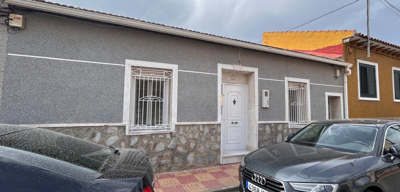 Sale - House -
Jacarilla