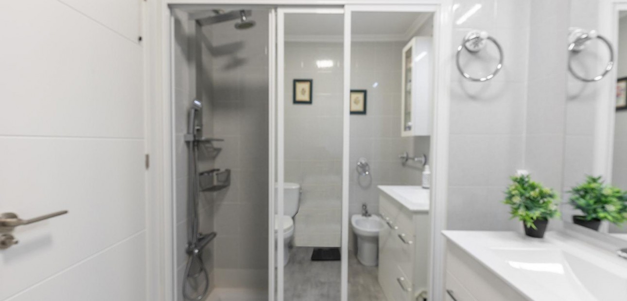 Venta - Apartamento / piso -
Torrevieja - La Mata