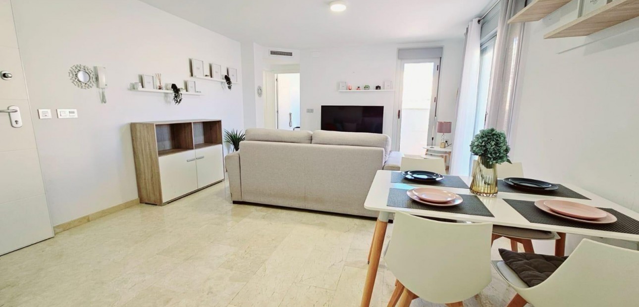 Sale - Apartment / flat -
Torrevieja - Los balcones