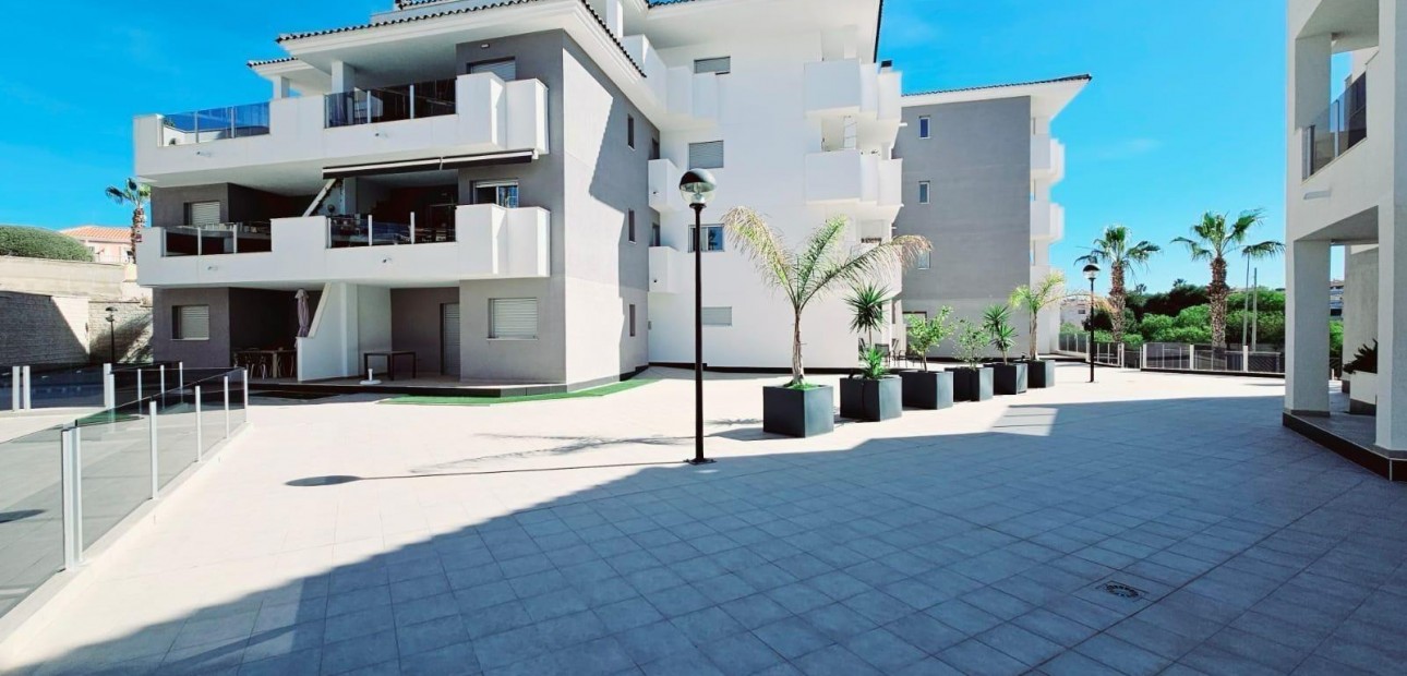 Sale - Apartment / flat -
Torrevieja - Los balcones