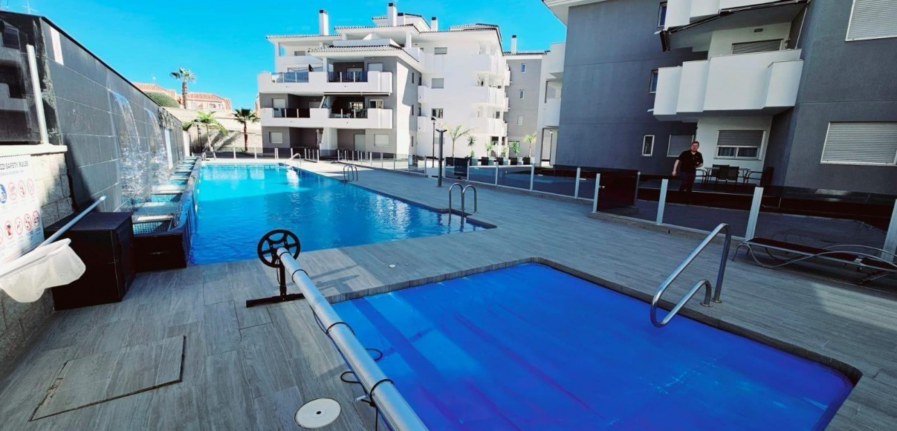 Sale - Apartment / flat -
Torrevieja - Los balcones