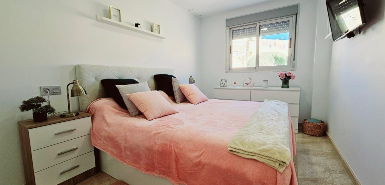 Sale - Apartment / flat -
Torrevieja - Los balcones