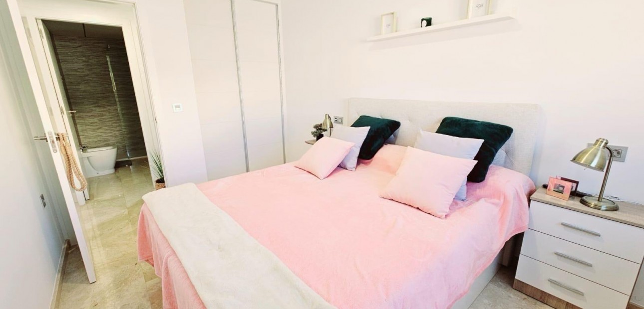Sale - Apartment / flat -
Torrevieja - Los balcones