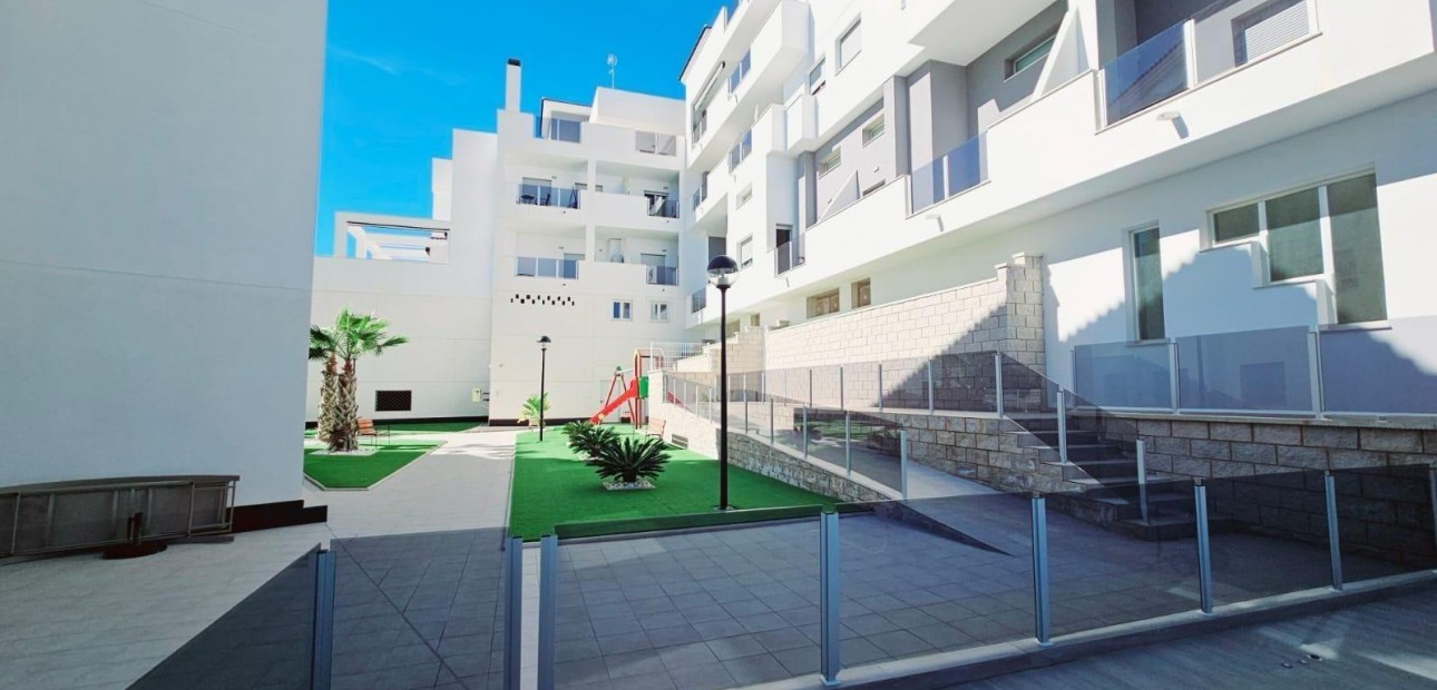 Sale - Apartment / flat -
Torrevieja - Los balcones