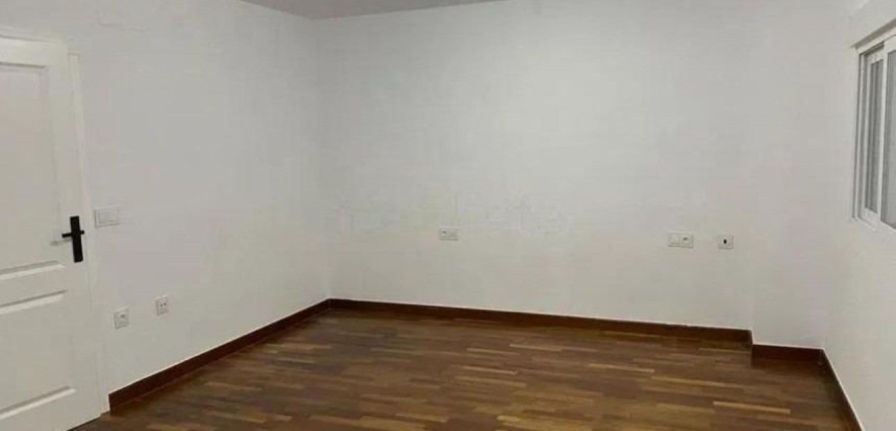 Herverkoop - Villa -
Dolores - Comunidad valenciana