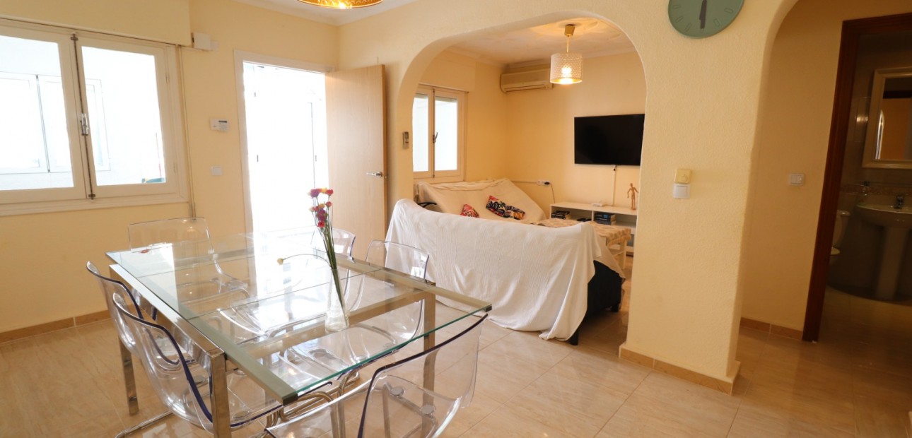 Herverkoop - Herenhuis -
Torrevieja - El Chaparral