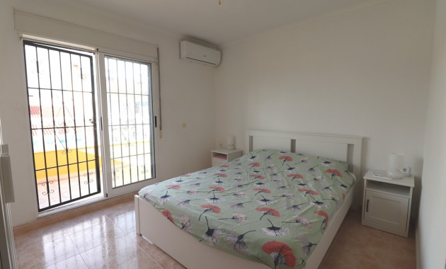 Herverkoop - Herenhuis -
Torrevieja - El Chaparral