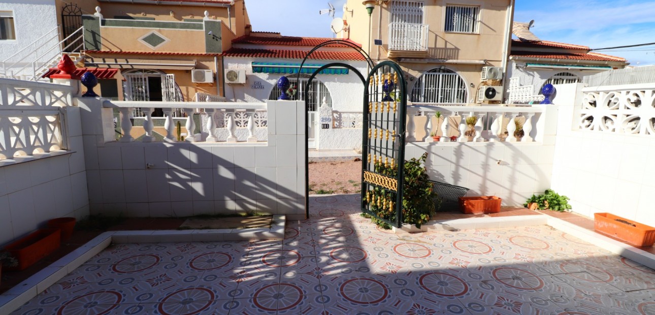 Herverkoop - Herenhuis -
Torrevieja - El Chaparral