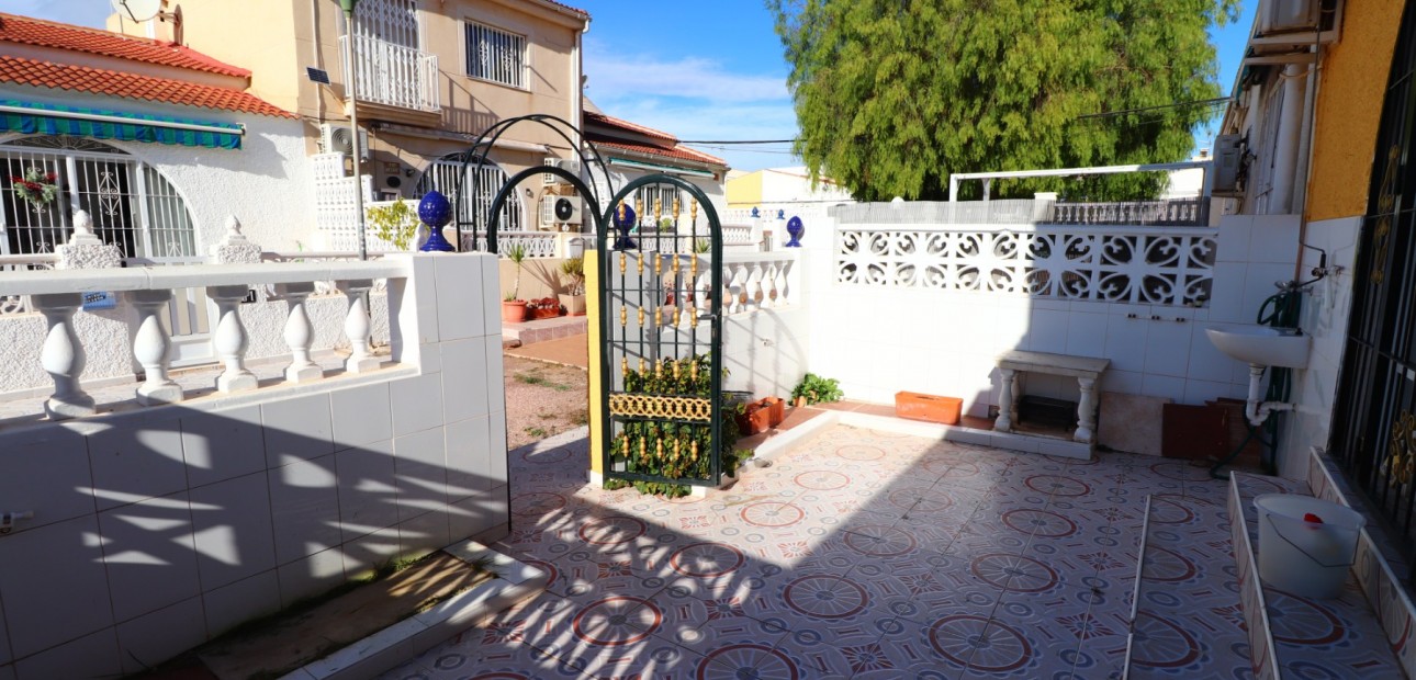 Herverkoop - Herenhuis -
Torrevieja - El Chaparral
