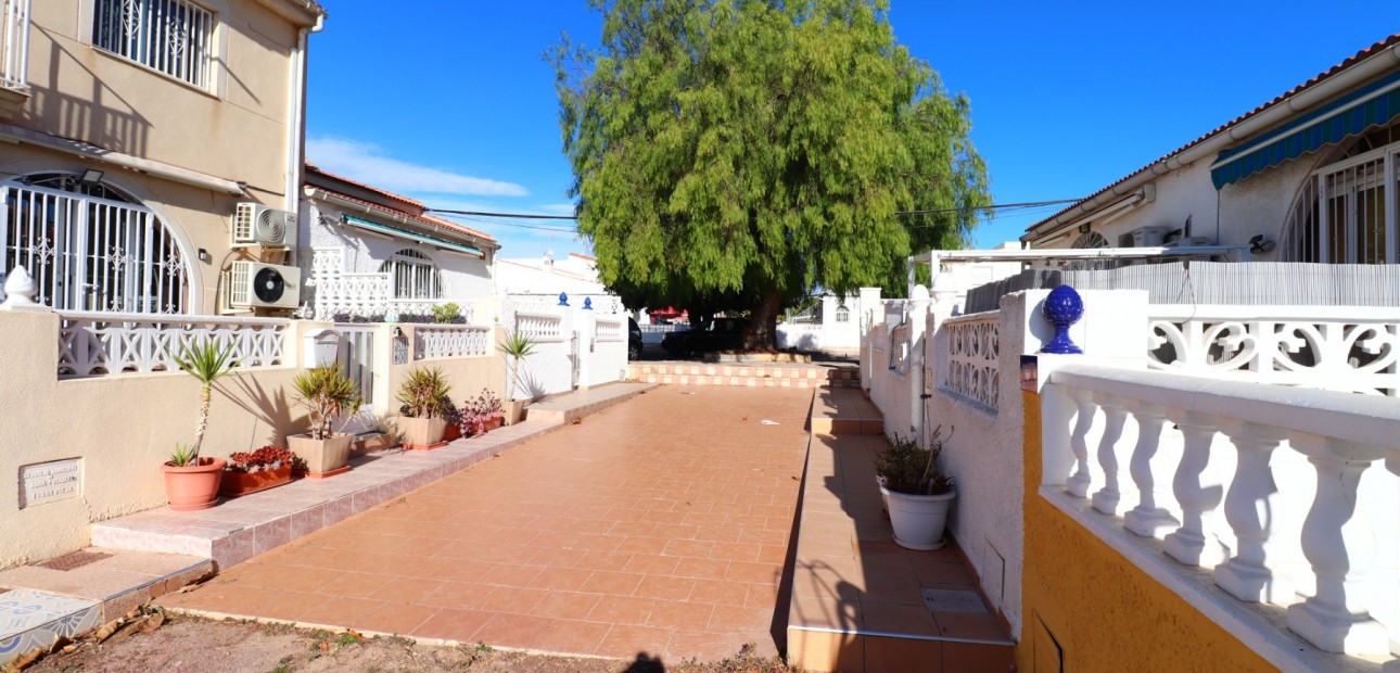 Herverkoop - Herenhuis -
Torrevieja - El Chaparral