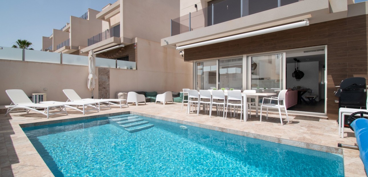 Venta - Detached Villa -
Orihuela Costa - Villamartin