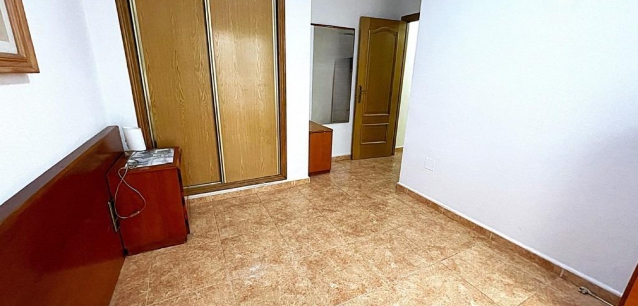 Herverkoop - Appartement / flat -
Torrevieja - Estacion de autobuses
