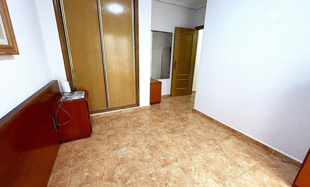 Herverkoop - Appartement / flat -
Torrevieja - Estacion de autobuses