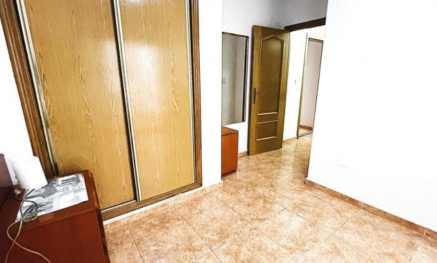 Herverkoop - Appartement / flat -
Torrevieja - Estacion de autobuses