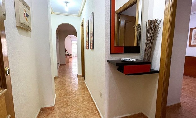 Herverkoop - Appartement / flat -
Torrevieja - Estacion de autobuses