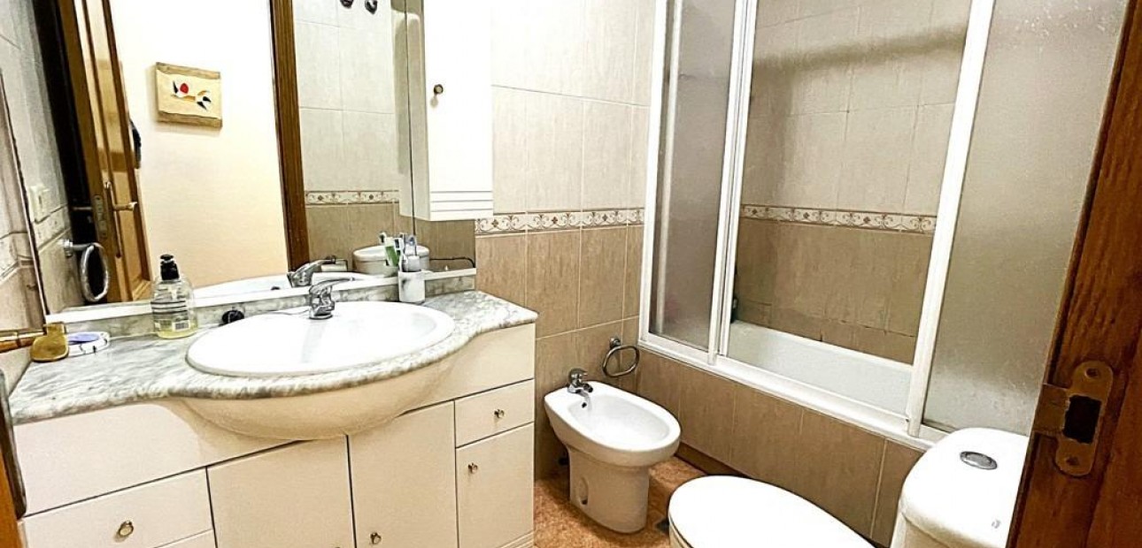 Herverkoop - Appartement / flat -
Torrevieja - Estacion de autobuses