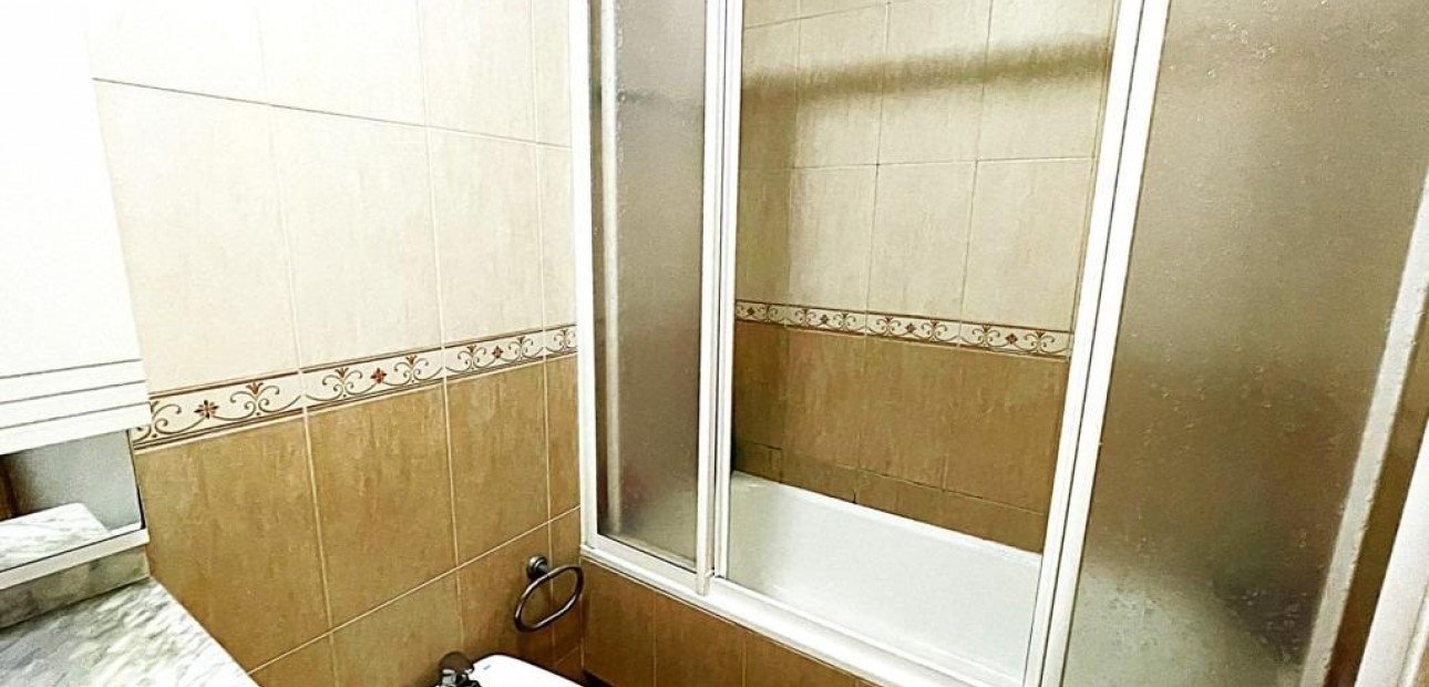 Herverkoop - Appartement / flat -
Torrevieja - Estacion de autobuses
