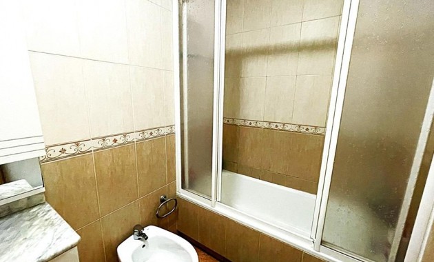 Herverkoop - Appartement / flat -
Torrevieja - Estacion de autobuses