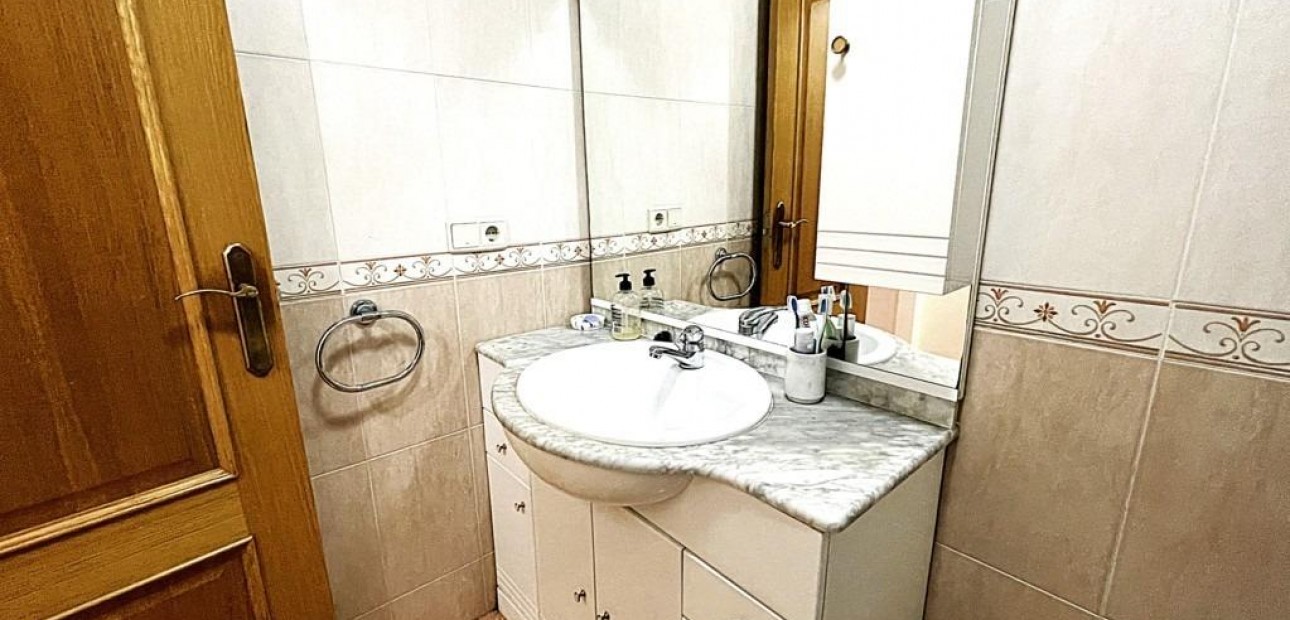 Herverkoop - Appartement / flat -
Torrevieja - Estacion de autobuses