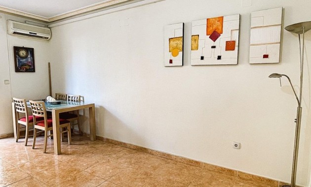 Herverkoop - Appartement / flat -
Torrevieja - Estacion de autobuses