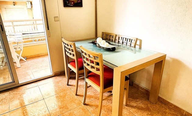 Herverkoop - Appartement / flat -
Torrevieja - Estacion de autobuses