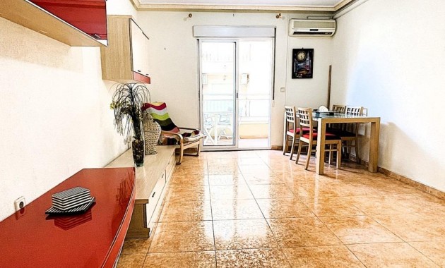 Herverkoop - Appartement / flat -
Torrevieja - Estacion de autobuses