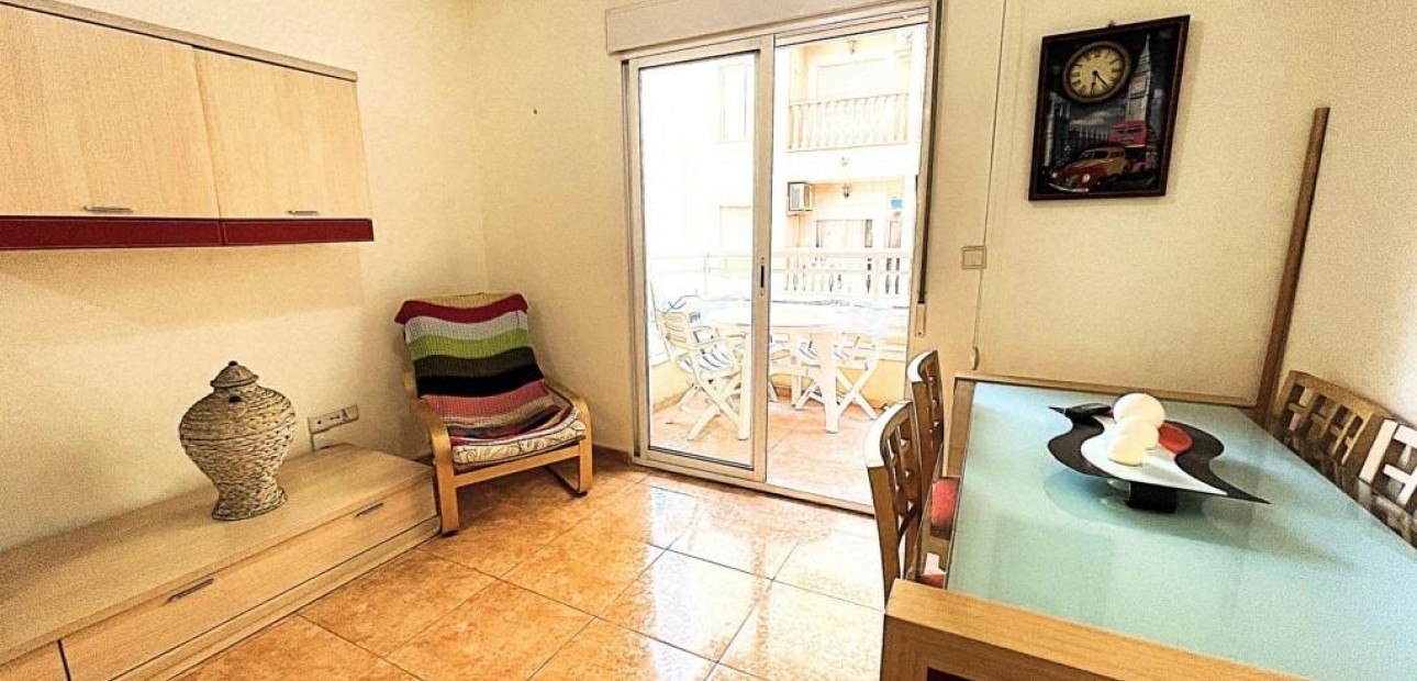 Herverkoop - Appartement / flat -
Torrevieja - Estacion de autobuses