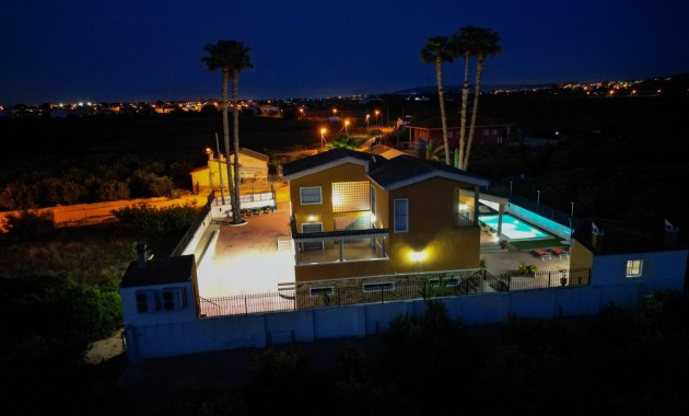 Herverkoop - Finca / Country Property -
Orihuela