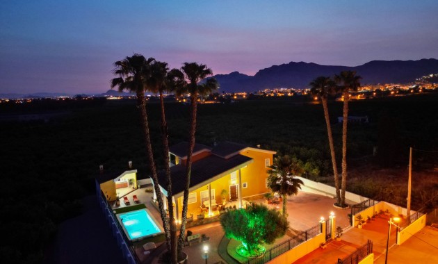 Herverkoop - Finca / Country Property -
Orihuela