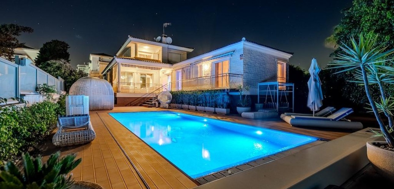Herverkoop - Villa -
Torrevieja - Torre la mata