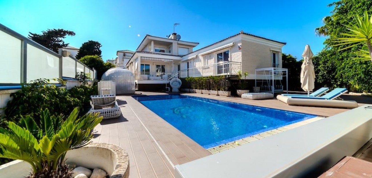 Herverkoop - Villa -
Torrevieja - Torre la mata