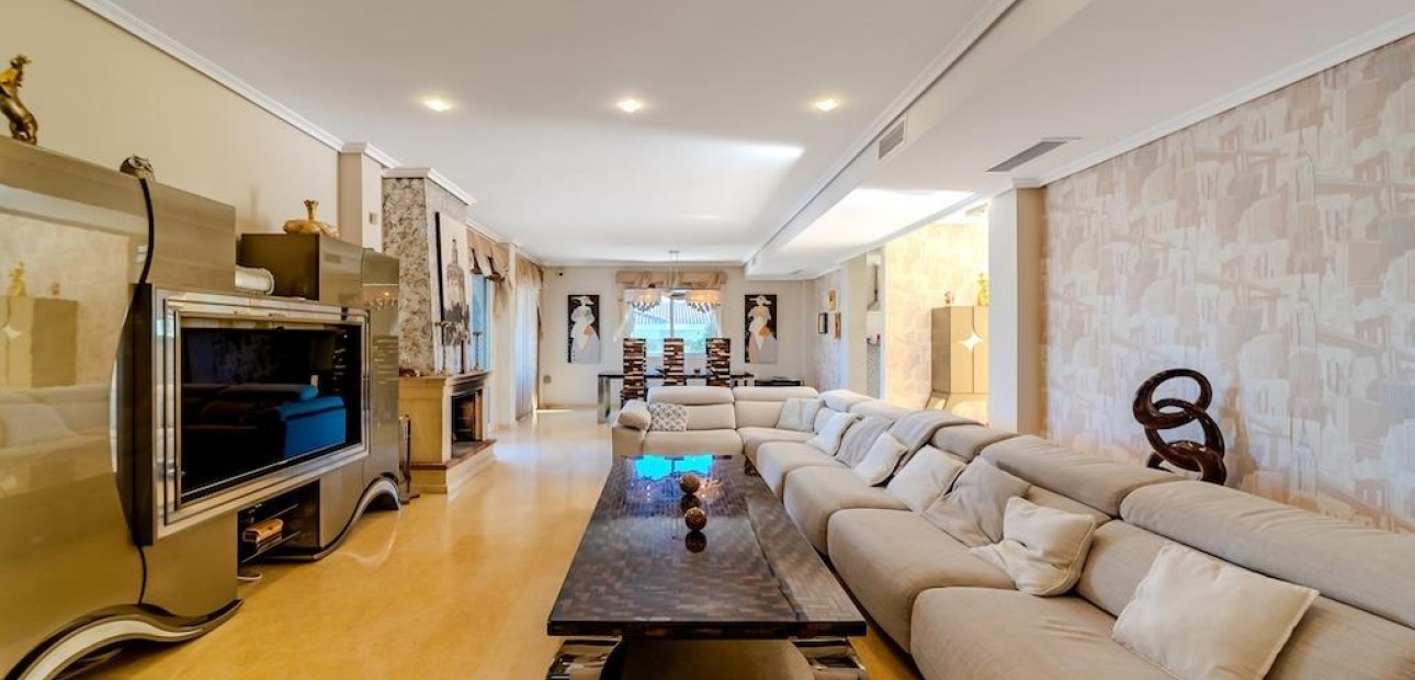 Herverkoop - Villa -
Torrevieja - Torre la mata
