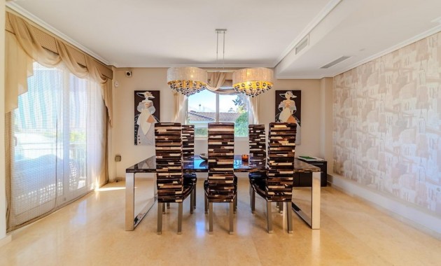 Herverkoop - Villa -
Torrevieja - Torre la mata
