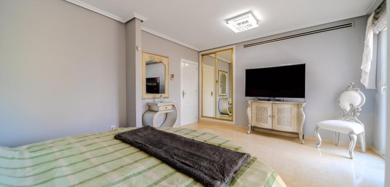 Herverkoop - Villa -
Torrevieja - Torre la mata