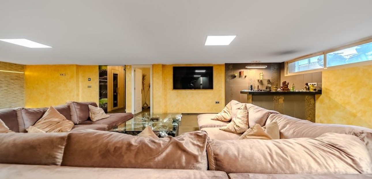 Herverkoop - Villa -
Torrevieja - Torre la mata