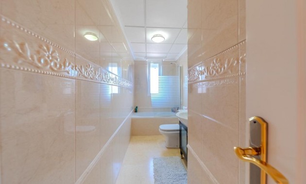 Herverkoop - Villa -
Torrevieja - Torre la mata