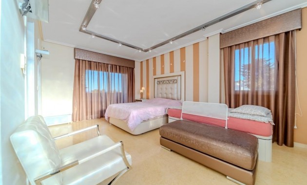Herverkoop - Villa -
Torrevieja - Torre la mata