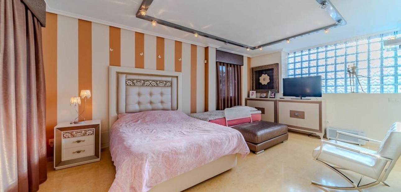 Herverkoop - Villa -
Torrevieja - Torre la mata