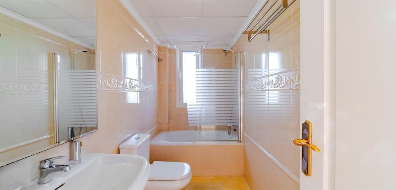 Herverkoop - Villa -
Torrevieja - Torre la mata