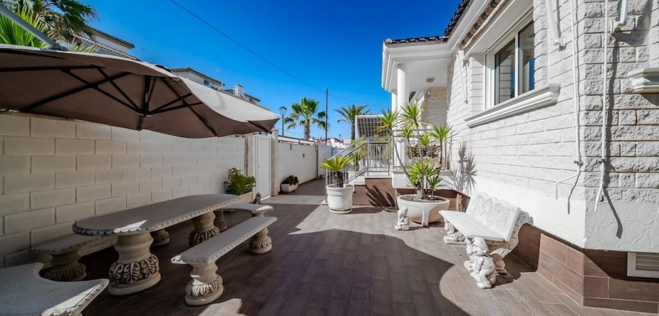 Herverkoop - Villa -
Torrevieja - Torre la mata