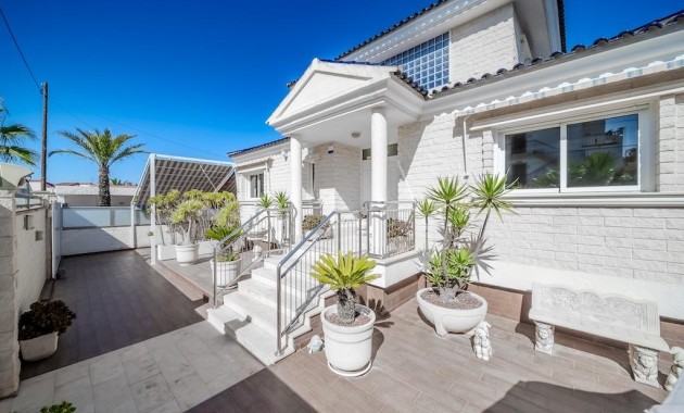 Herverkoop - Villa -
Torrevieja - Torre la mata