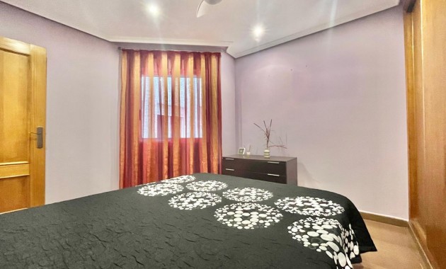 Sale - Apartment / flat -
Torrevieja - torrevieja