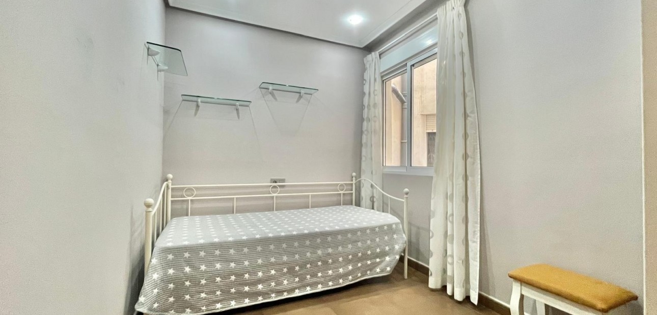 Sale - Apartment / flat -
Torrevieja - torrevieja
