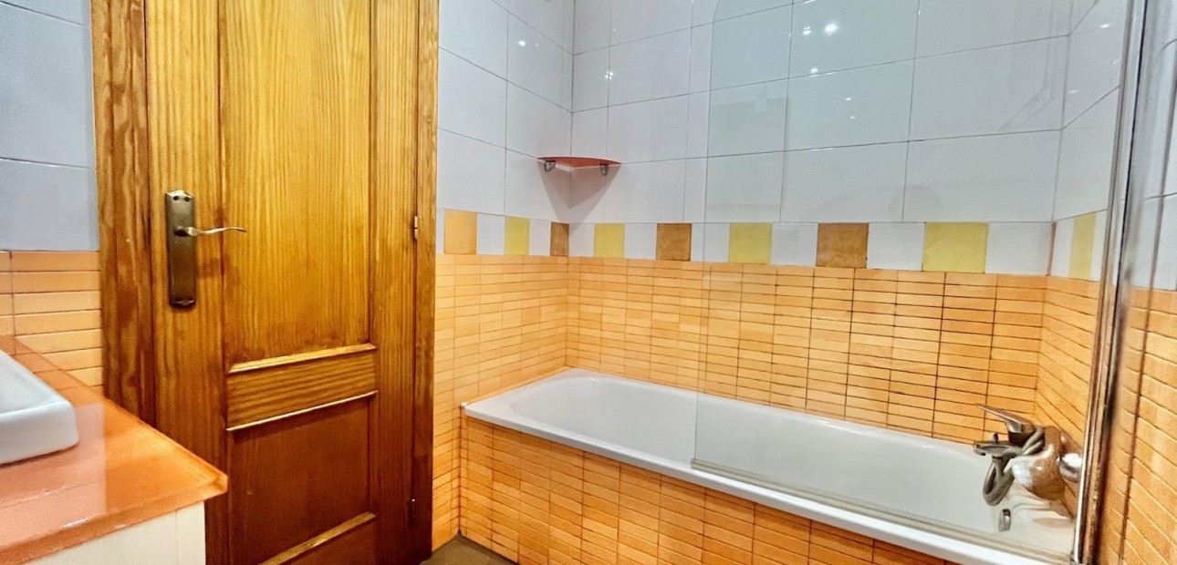 Sale - Apartment / flat -
Torrevieja - torrevieja
