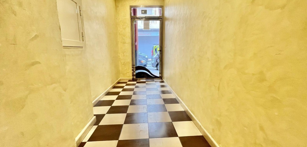 Sale - Apartment / flat -
Torrevieja - torrevieja