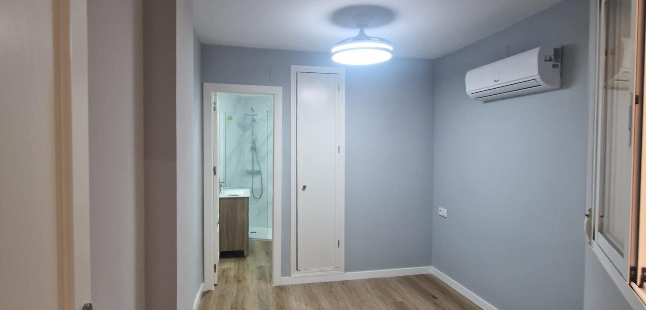 Sale - Apartment / flat -
Torrevieja - La Mata pueblo