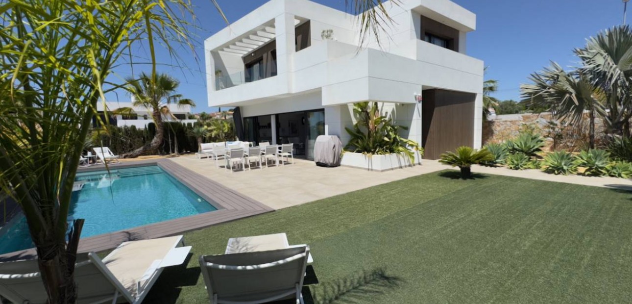 Sale - Villa -
Ciudad Quesada