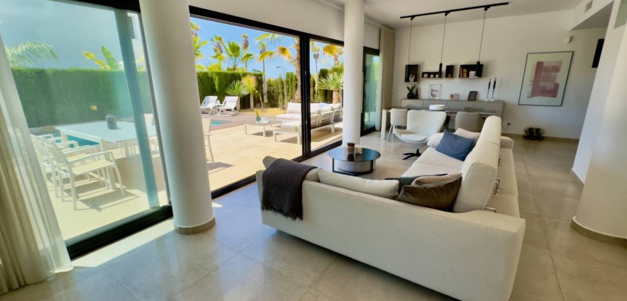 Sale - Villa -
Ciudad Quesada