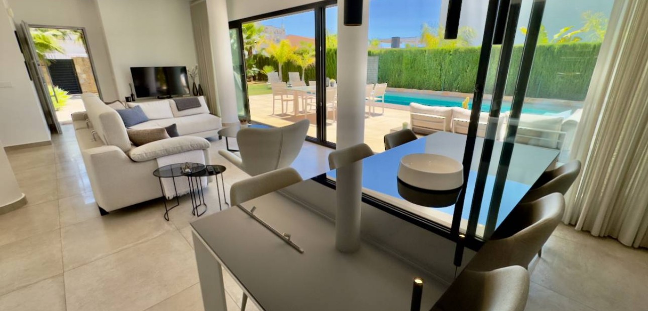 Sale - Villa -
Ciudad Quesada